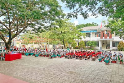 Trường Mầm non Ba Động và Trường Tiểu học Ba Động phối hợp tổ chức cho học sinh mẫu giáo 5 tuổi tham quan trường tiểu học