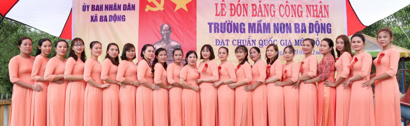 Toàn thể CB, GV, NV trường Mầm non Ba Động đón trường chuẩn quốc gia năm 2020
